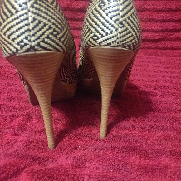 Heels - Picture 4 of 4